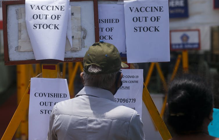 Thông báo thiếu vắc-xin đã là một cảnh tượng phổ biến ở các thành phố lớn của Ấn Độ.