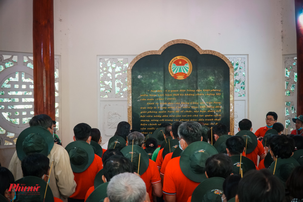 Hội Nông dân TPHCM thắp hương tưởng niệm năn cứ của Cơ quan Hội Nông dân giải phóng Miền nam Việt Nam  thời kỳ kháng chiến chống Mỹ cứu nước 1961-1975