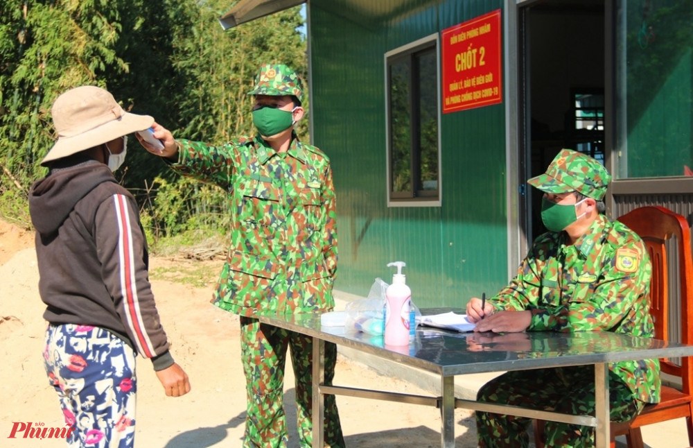 Cấm chốt 24/24 giờ kiểm tra thân nhiệt người dân sinh sống dọc tuyến biên giới Việt - Lào