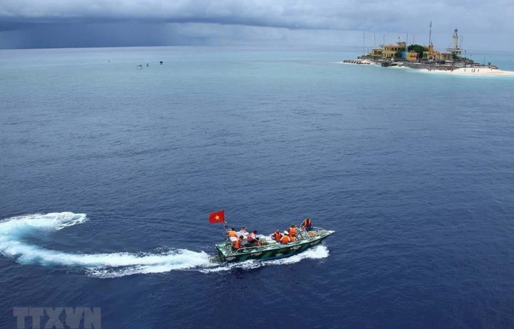 Dân quân tự vệ  biển và các lực lượng hoạt động trên biển tuyệt đối tuân thủ luật pháp Việt Nam và luật pháp Quốc tế. Trong ảnh: Đảo An Bang thuộc quần đảo Trường Sa của Việt Nam. (Ảnh: Quý Trung/TTXVN)