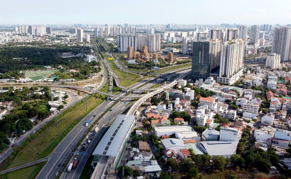 Bên cạnh đó, cùng với các dự án khác đã hoàn thành, đặc biệt là cao tốc TPHCM - Long Thành - Dầu Giây cùng trục đại lộ Mai Chí Thọ - hầm vượt sông Sài Gòn - đại lộ Võ Văn Kiệt