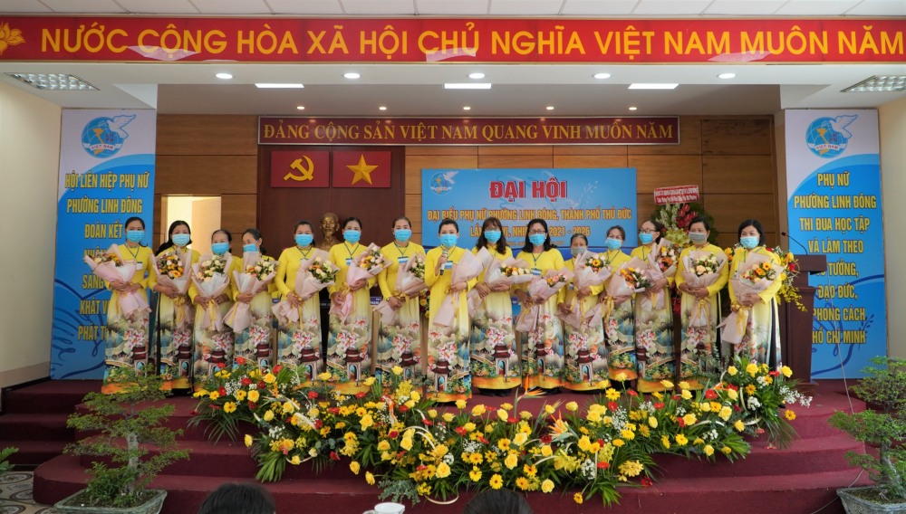 Ban Chấp hành Hội LHPN phường Linh Đông nhiệm kỳ 2021 - 2026 ra mắt đại hội. 
