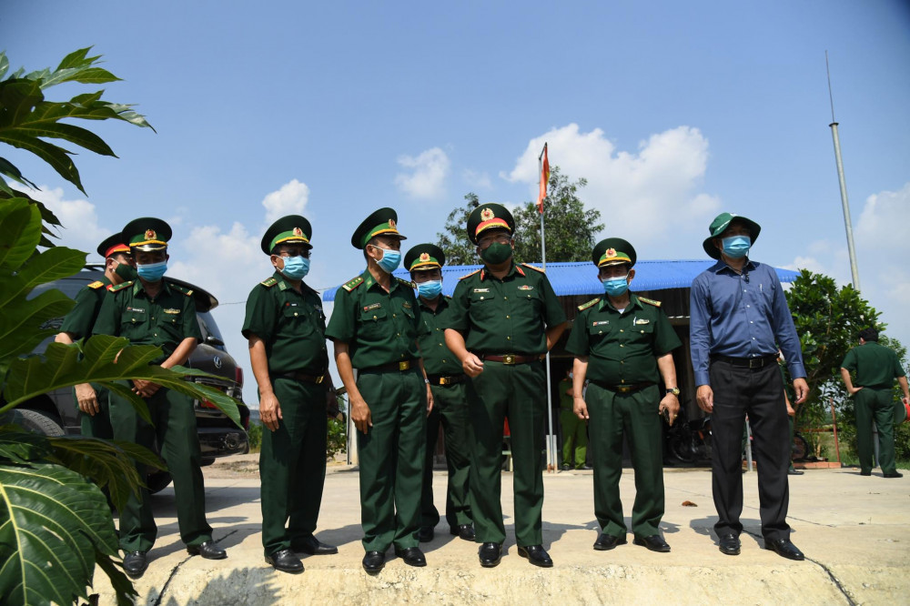 Lực lượng biên phòng tây ninh tăng cường kiểm tra tuyến biên giới - Ảnh: Lê Quân