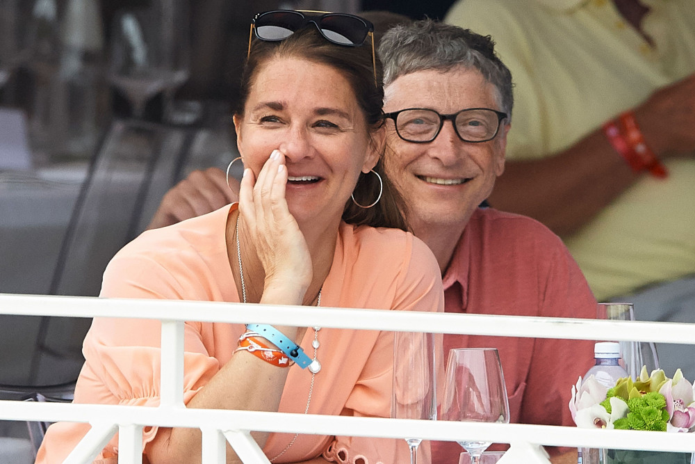 Cánh săn ảnh ghi lại khoảnh khắc hạnh phúc bình dị của vợ chồng Bill Gates khi đi ăn ở nhà hàng ven sông vào năm 2018.