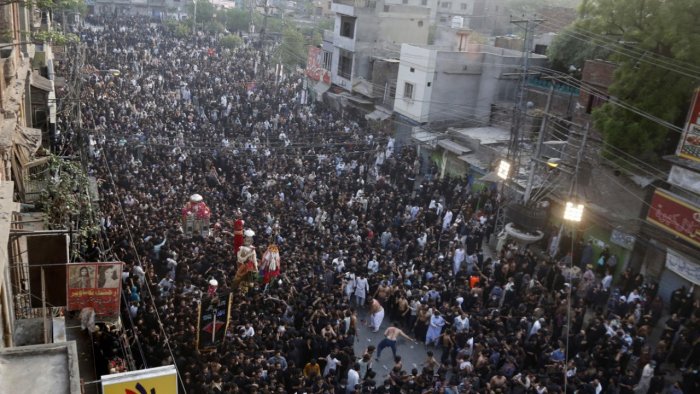 Người Hồi giáo dòng Shiite ở Pakistan tham gia lễ rước kỷ niệm ngày mất của Imam Ali,