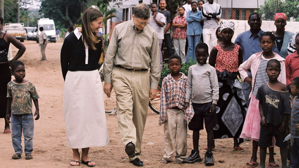 Vợ chồng Gates trong một lần cùng nhau đi thực tế tại châu Phi