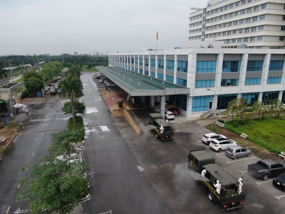 Sở Y tế Hà Nội xác định có 2.600 người liên quan đến BV Nhiệt đới Trung ương.
