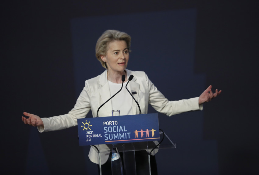 Chủ tịch Ủy ban Châu Âu Ursula von der Leyen phát biểu trong lễ bế mạc hội nghị thượng đỉnh EU tại Bồ Đào Nha, ngày 7/5.