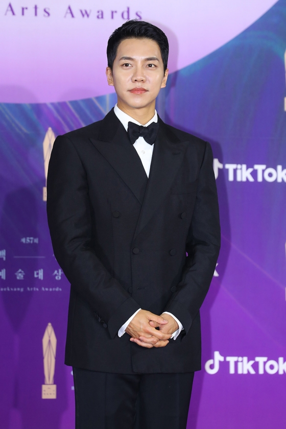 Lee Seung Gi tâm sự anh khá bất ngờ khi được vinh danh ở hạng mục Nam nghệ sĩ giải trí xuất sắc.
