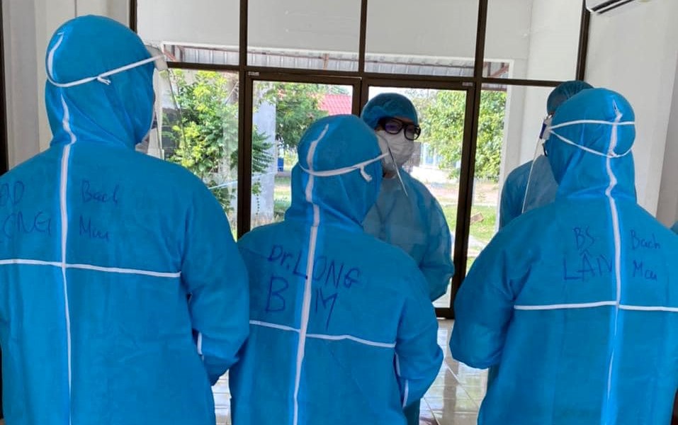Các chuyên gia Việt Nam hỗ trợ cấp cứu thai phụ mắc COVID-19 tại Lào
