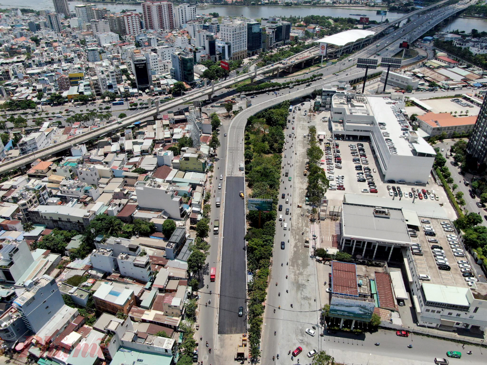 Dự án nâng cấp đường Nguyễn Hữu Cảnh với vốn đầu tư gần 500 tỷ đồng đưa vào sử dụng từ ngày 30/4 với hi vọng sẽ chống ngập cho con đường từng được xem là rốn ngập của thành phố. Ảnh: T.N