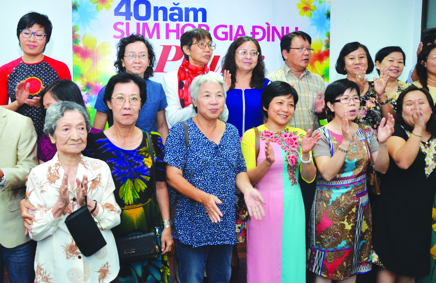 Họp mặt các thế hệ làm Báo Phụ Nữ TP.HCM nhân dịp kỷ niệm 40 năm ngày thành lập báo - ảnh: phùng huy