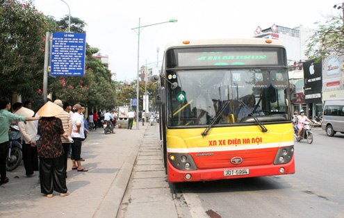 Hà Nội đề nghị người trên chuyến xe bus có người mắc COVID-19 tự cách ly tại nhà