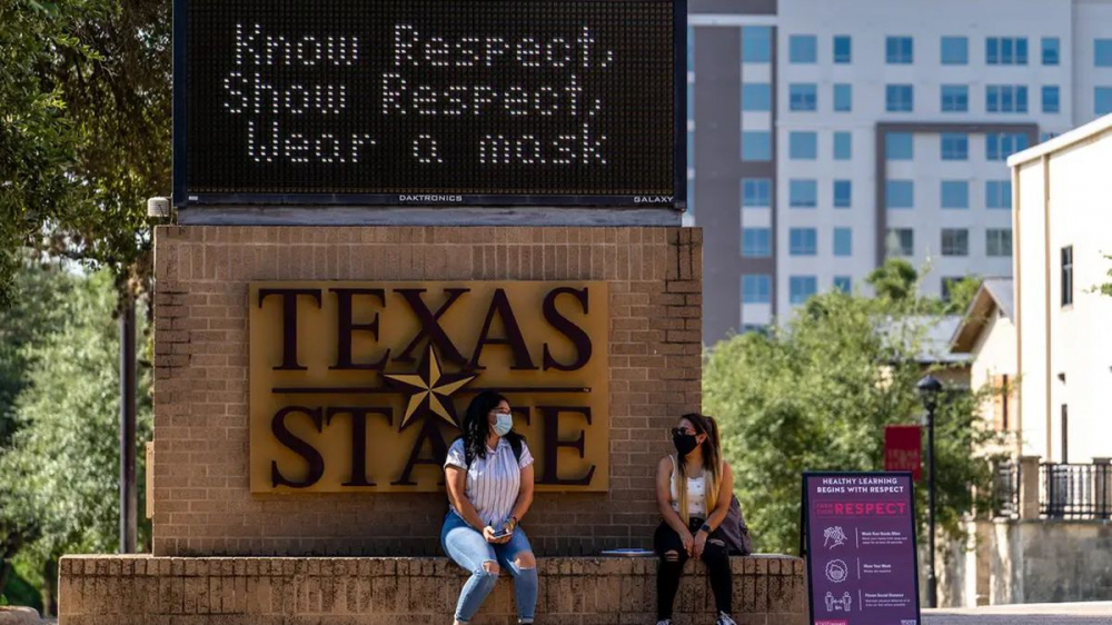 Texas là tiểu bang đi đầu dỡ bỏ lệnh bắt buộc đeo khẩu trang sau khi được CDC bật đèn xanh - Ảnh: CBS News