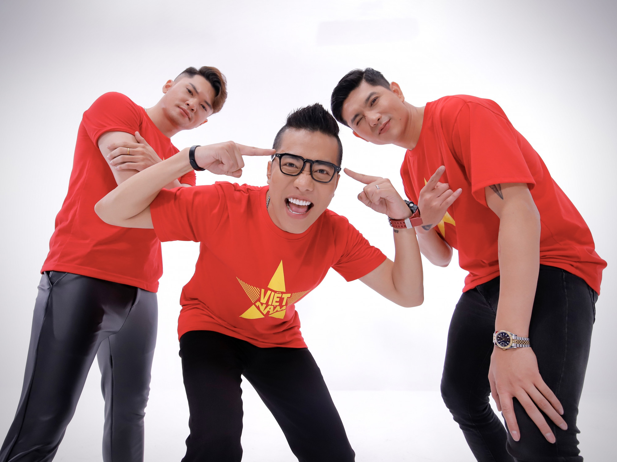 Hoàng Rapper hợp tác cùng Tim và Bảo Kun ra mắt ca khúc cổ động chống dịch COVID-19.