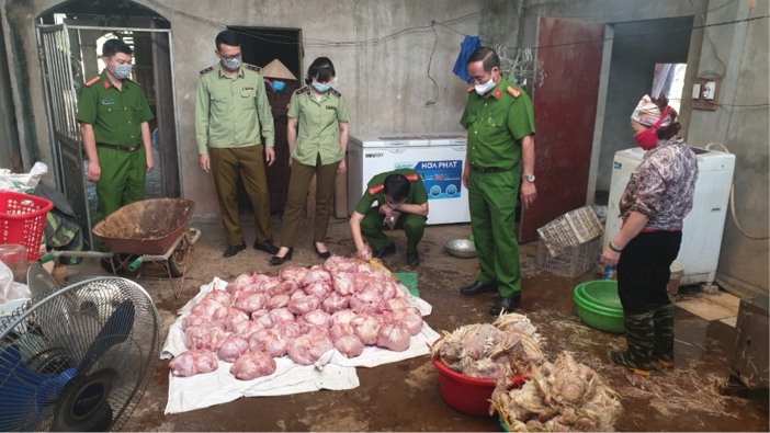 Hơn 3 tấn thịt gà bị biến chất, hôi thối bị lực lượng chức năng phát hiện.