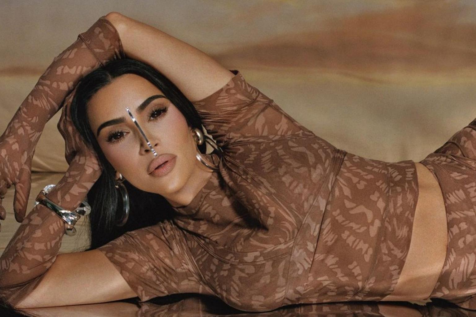 Kim Kardashian đã trở thành tỷ phú một phần nhờ sự thành công của thương hiệu quần áo định hình Skims.