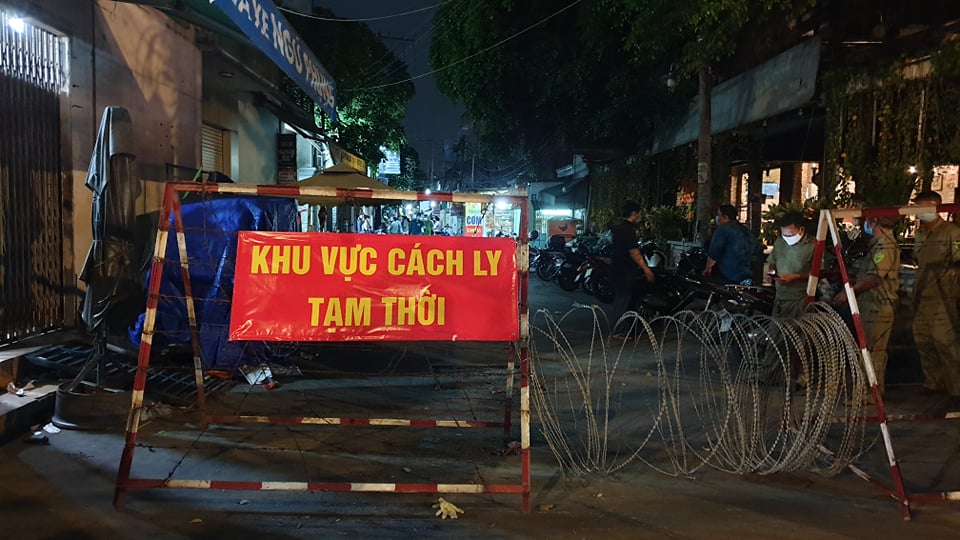 Phong tỏa hẻm 954 đường Quang Trung, Gò Vấp vì ca dương tính SARS-CoV-2. Ảnh: Thuận Nguyễn 