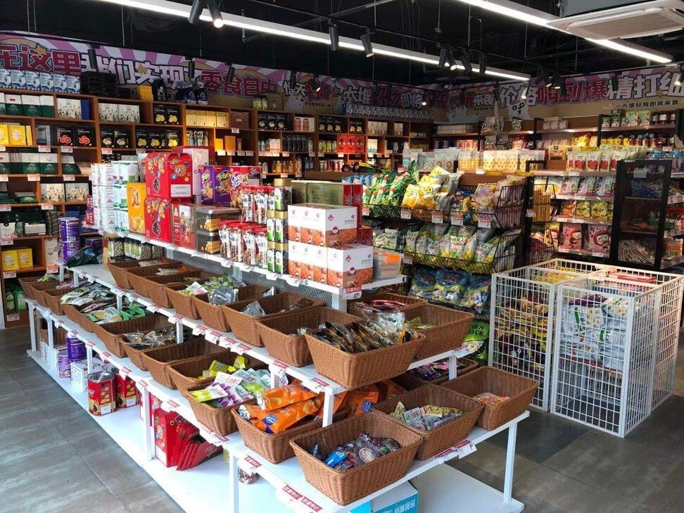 Một cửa hàng chuyên kinh doanh thực phẩm sắp hết hạn sử dụng ở Trung Quốc