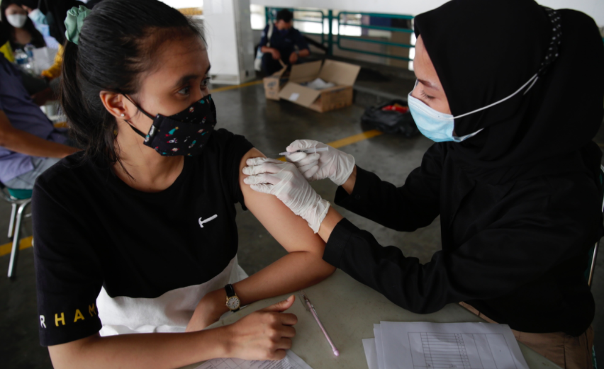 Các nước Đông Nam Á hy vọng sẽ tiêm chủng cho người dân khoảng 70% vào cuối năm 2022.