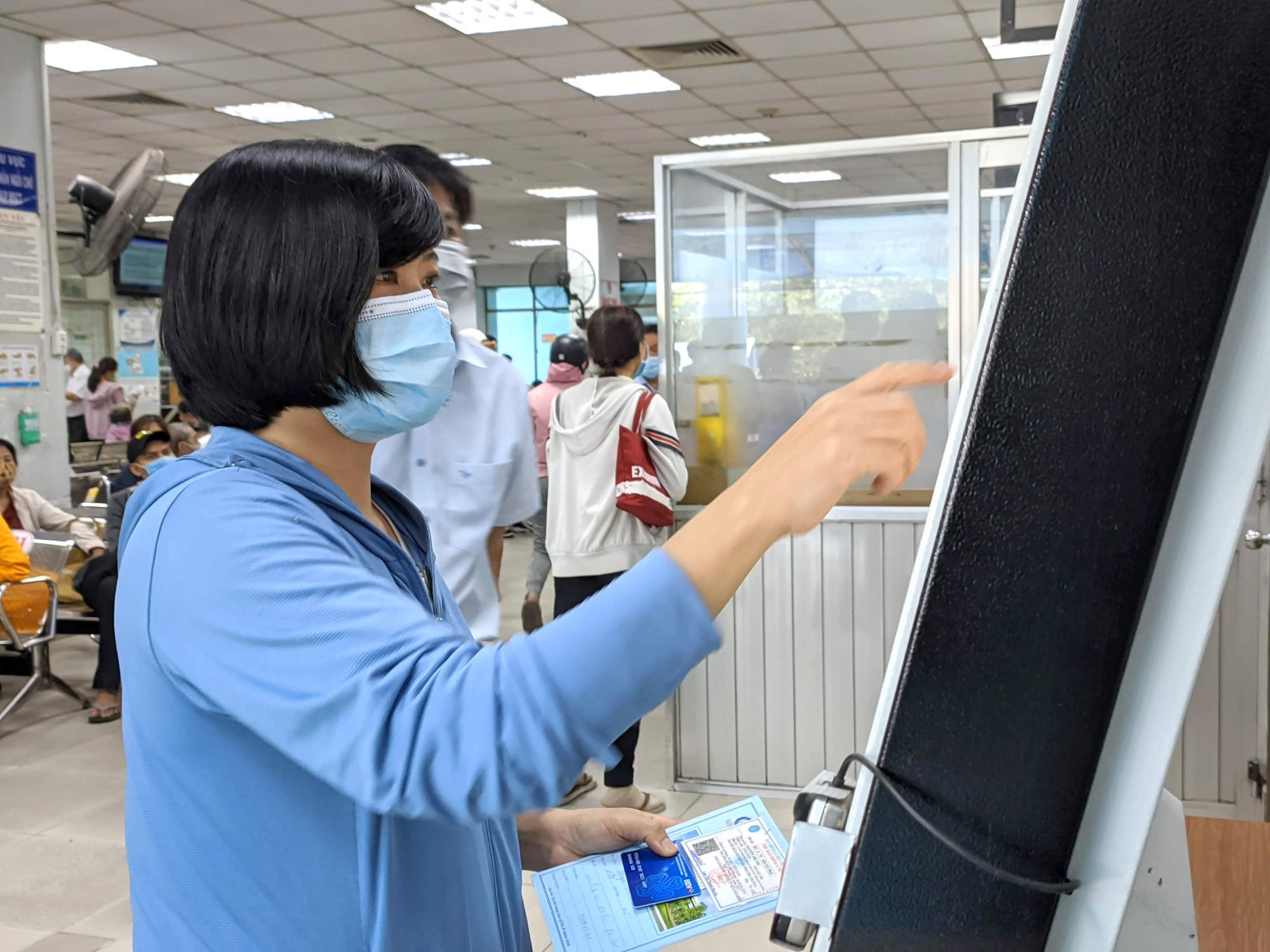 Đăng ký khám bệnh qua hệ thống máy móc tại Bệnh viện nhân dân Gia Định