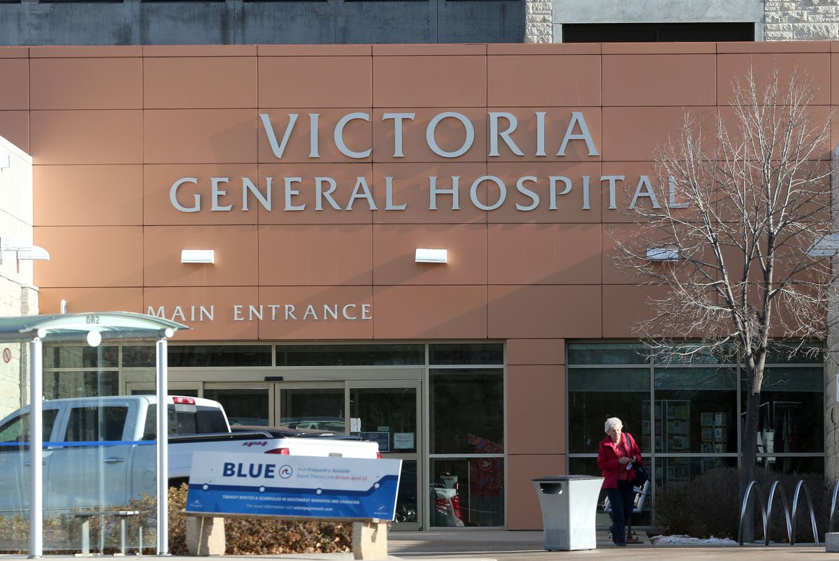 Bệnh viện Đa khoa Victoria thuộc tỉnh bang Manibota đang trong tình trạng quá tải bệnh nhân mắc COVID-19- Ảnh: Shannon VanRaes/Reuters