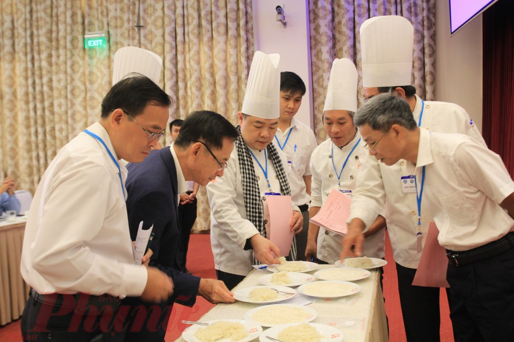 Cuộc  thi  gạo  ngon  nhất  Việt  Nam  để  chọn  đại  diện  thi gạo  ngon nhất thế giới. Ảnh : Quốc  Thái