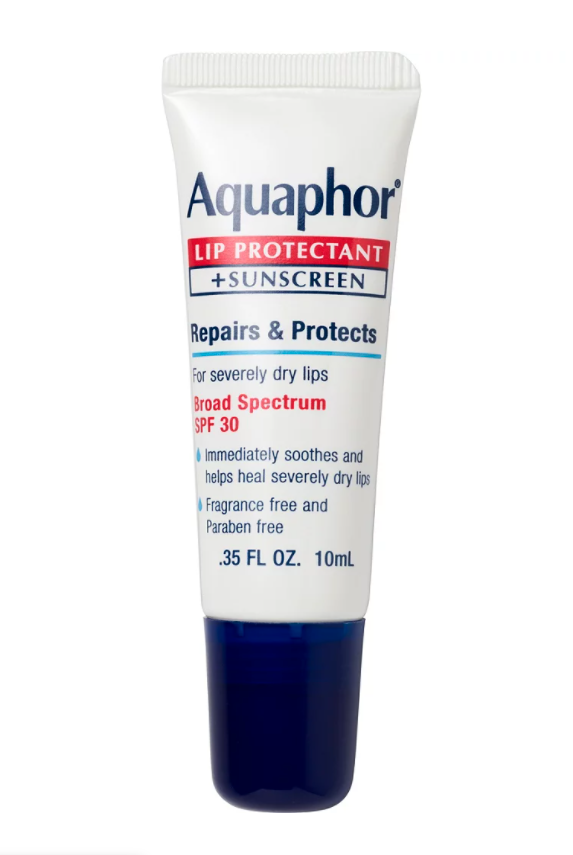 Son dưỡng Aquaphor (giá 92.000 đồng): Beyoncé sử dụng Aquaphor trên môi mỗi đêm. Nữ hoàng Bey cho biết cô thoa hỗn hợp này lên khắp mặt vào buổi tối để thức dậy với làn da rạng rỡ: Tôi đi ngủ trông rất nhờn. Và bạn nên tin rằng đôi môi của tôi sẽ làm theo. Điều trị này rất giàu độ ẩm, vì vậy tôi thích thoa một lượng lớn lên môi trước khi đi ngủ.