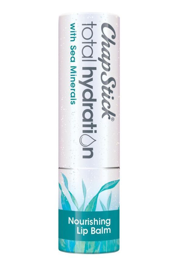 Son dưỡng Chapstick (giá 150.000 đồng): với cải xoăn biển xanh, tảo biển và lô hội để dưỡng ẩm và làm mềm môi