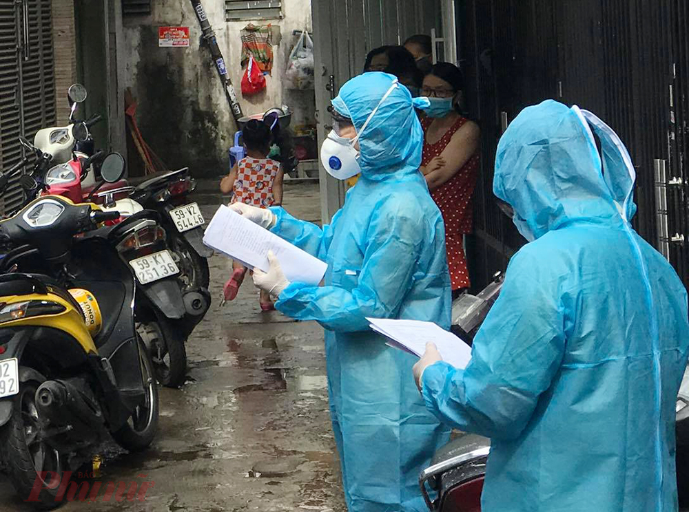 Điều tra dịch tễ tại một con hẻm ở quận Gò Vấp, liên quan đến chuỗi lây nhiễm Hội thánh truyền giáo Phục Hưng. Ảnh: Phạm An
