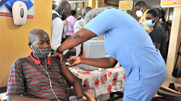 châu Phi sẽ cần ít nhất 20 triệu liều vắc-xin COVID-19 trong vòng 6 tuần tới để tiêm mũi thứ hai cho những người đã tiêm mũi đầu tiên