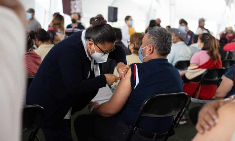 Mexico đã tiêm khoảng 28 triệu liều vắc-xin nhưng nhiều bác sĩ và nhân viên y tế đã bị từ chối - Ảnh: Getty Images