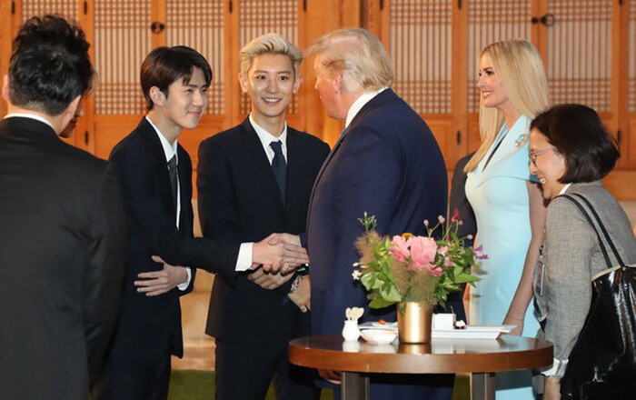 Nhóm nhạc EXO vinh dự gặp gỡ cựu Tổng thống Mỹ Donald Trump.
