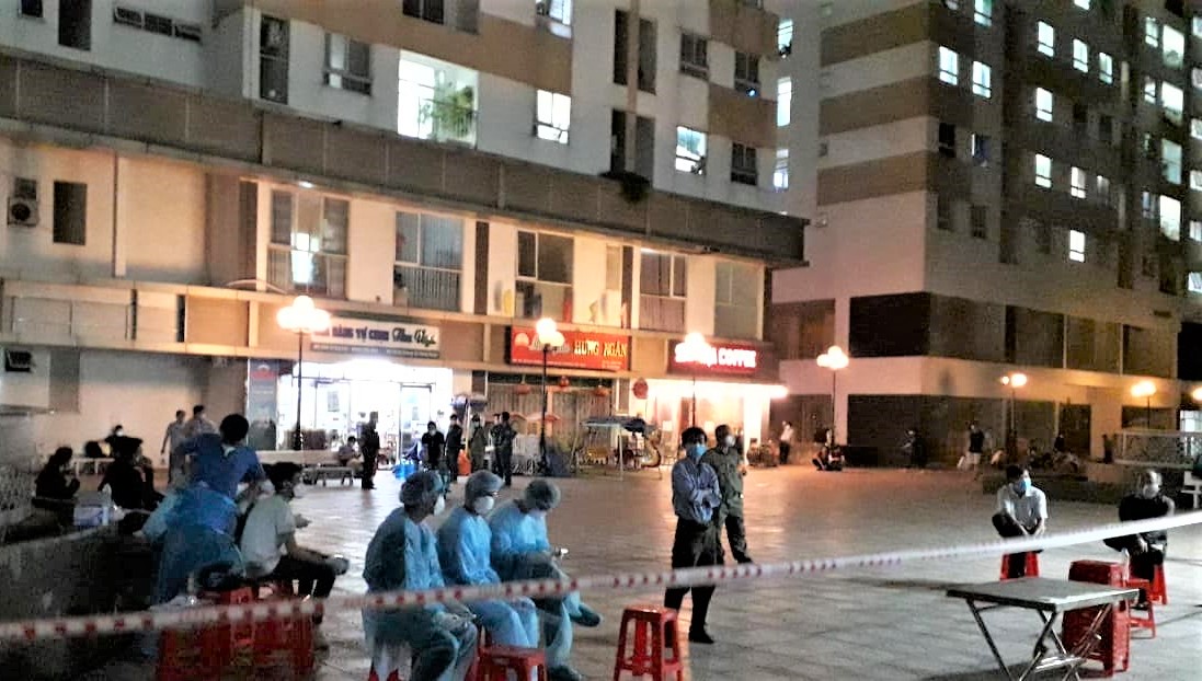 Phong tỏa 1 block chung cư Hưng Ngân vào tối 29/5. 
