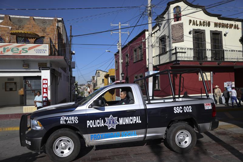 Băng đảng Jalisco nổi tiếng bạo lực đã đáp lại chính sách nhân ái của cảnh sát địa phương bằng những hành động truy sát tàn bạo - Ảnh: AP