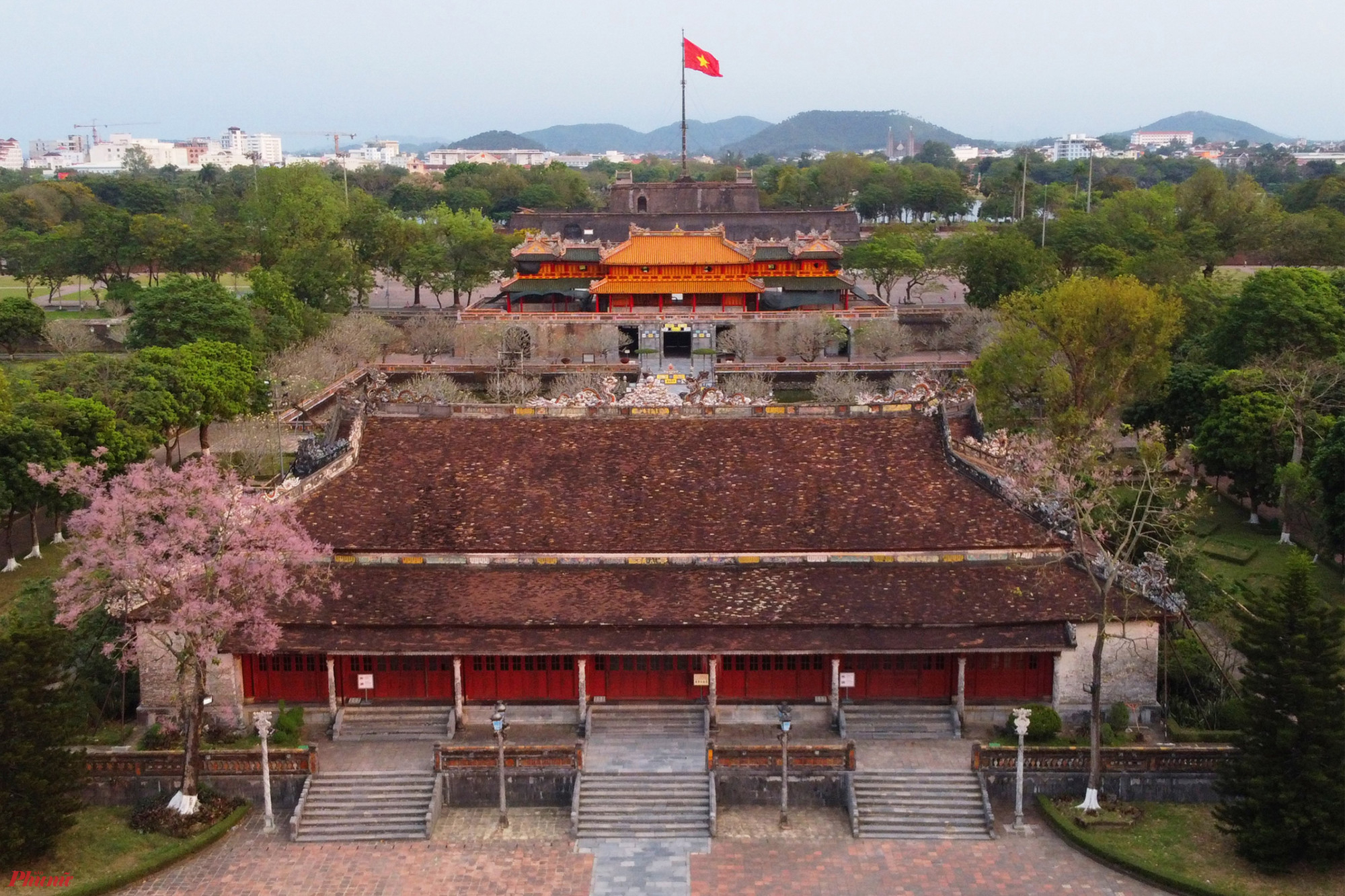 Điện Thái Hòa là cung điện rộng lớn, uy nghi, tráng lệ nhất trong hệ thống kiến trúc cung đình còn lại ở Huế