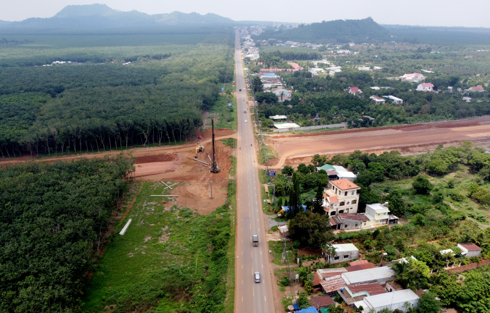 Còn gói thầu XL04 đi qua 5 xã Hàng Gòn (TP Long Khánh), Nhân Nghĩa, Xuân Quế, Sông Nhạn (huyện Cẩm Mỹ) và Lộ 25 (huyện Thống Nhất, Đồng Nai) 