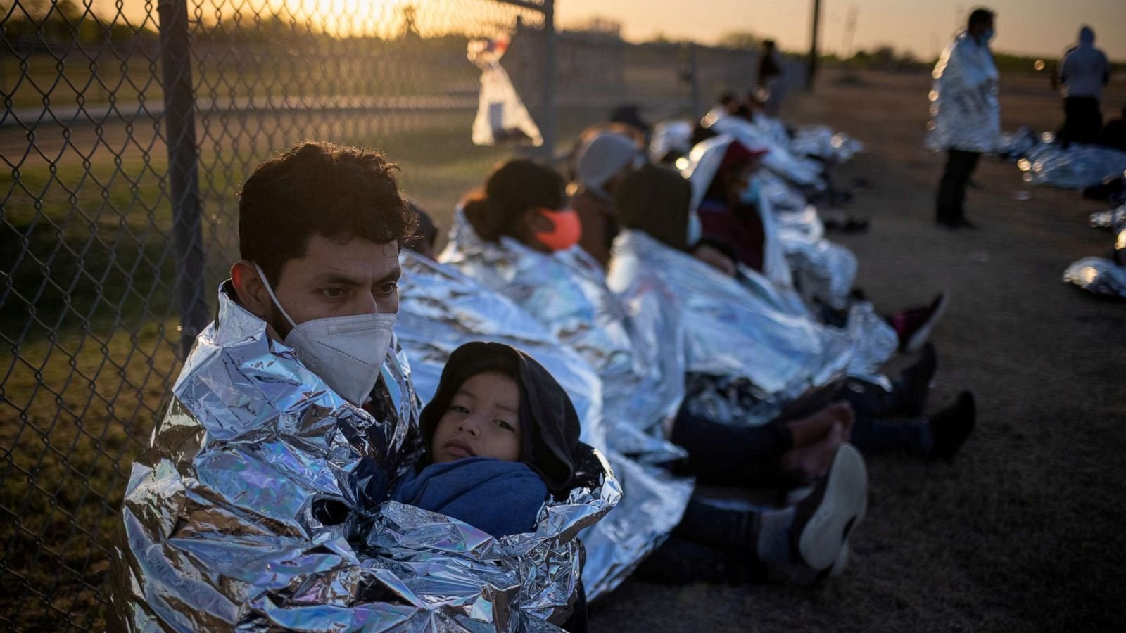 Giải quyết vấn đề người nhập cư là một trong những trọng tâm của bà Harris - Ảnh: Adrees Latif/Reuters