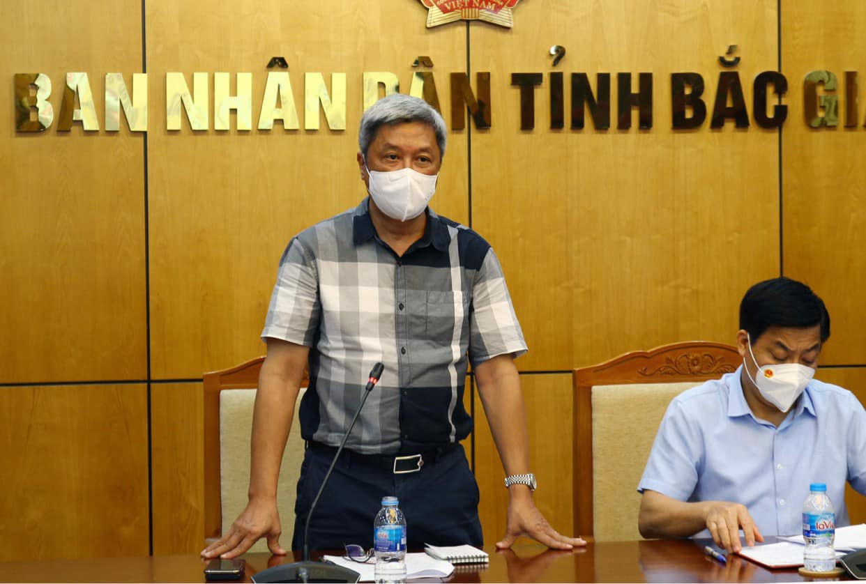 Trước đề nghị hỗ trợ thêm 150.000 liều vắc-xin của Bắc Giang, Thứ trưởng Sơn cho biết sẽ cố gắng