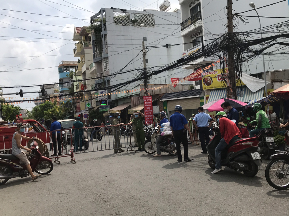 quận Gò vấp và phường Thạnh Lộc (quận 12) đang áp dụng giãn cách xã hội theo Chỉ thị số 16/CT-TTg của Thủ tướng Chính phủ