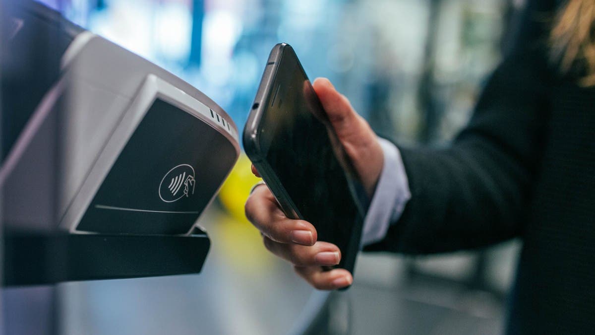Ứng dụng ví điện tử được thiết kế theo hình thức tất cả trong một giúp công dân châu Âu có thể thực hiện được nhiều việc ngay cả khi đang không ở đất nước mình - Ảnh: Djazairy