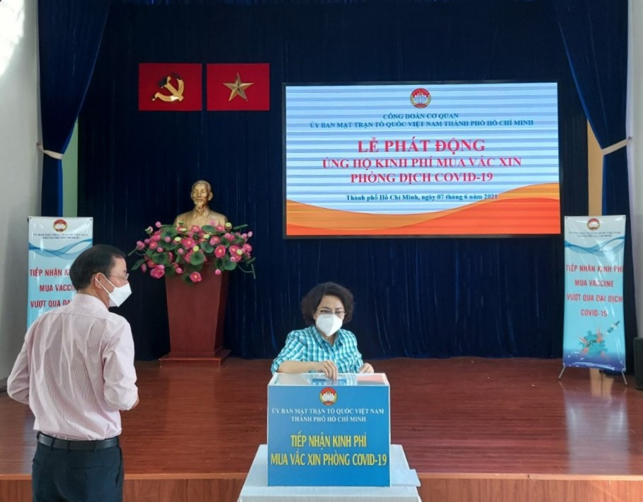 Công đoàn Cơ quan Ủy ban MTTQ Việt Nam TPHCM cũng tổ chức phát động ủng hộ kinh phí mua vắc-xin phòng dịch COVID-19 với mỗi cán bộ, công nhân viên trích 1 ngày lương của mình, tổng số tiền đóng góp là 20.672.000 đồng.