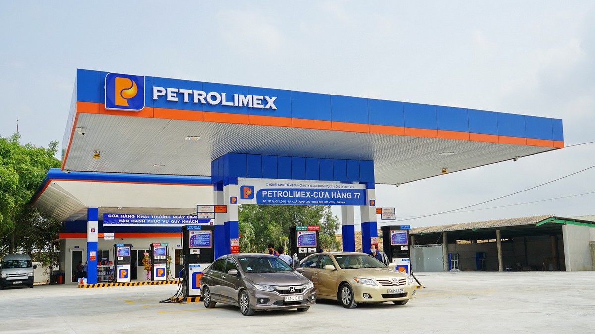 Petrolimex đứng đầu danh sách 50 công ty niêm yết tốt nhất Việt Nam năm 2021. Ảnh minh hoạ