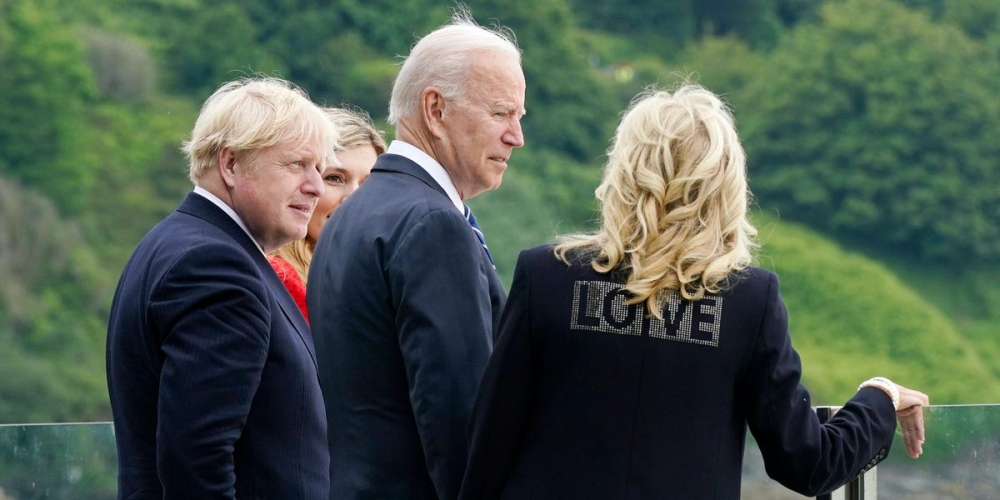 Tổng thống Biden và đệ nhất phu nhân Jill Biden cùng Thủ tướng Anh Boris Johnson và phu nhân Carrie hôm 10/6 - Ảnh: AP