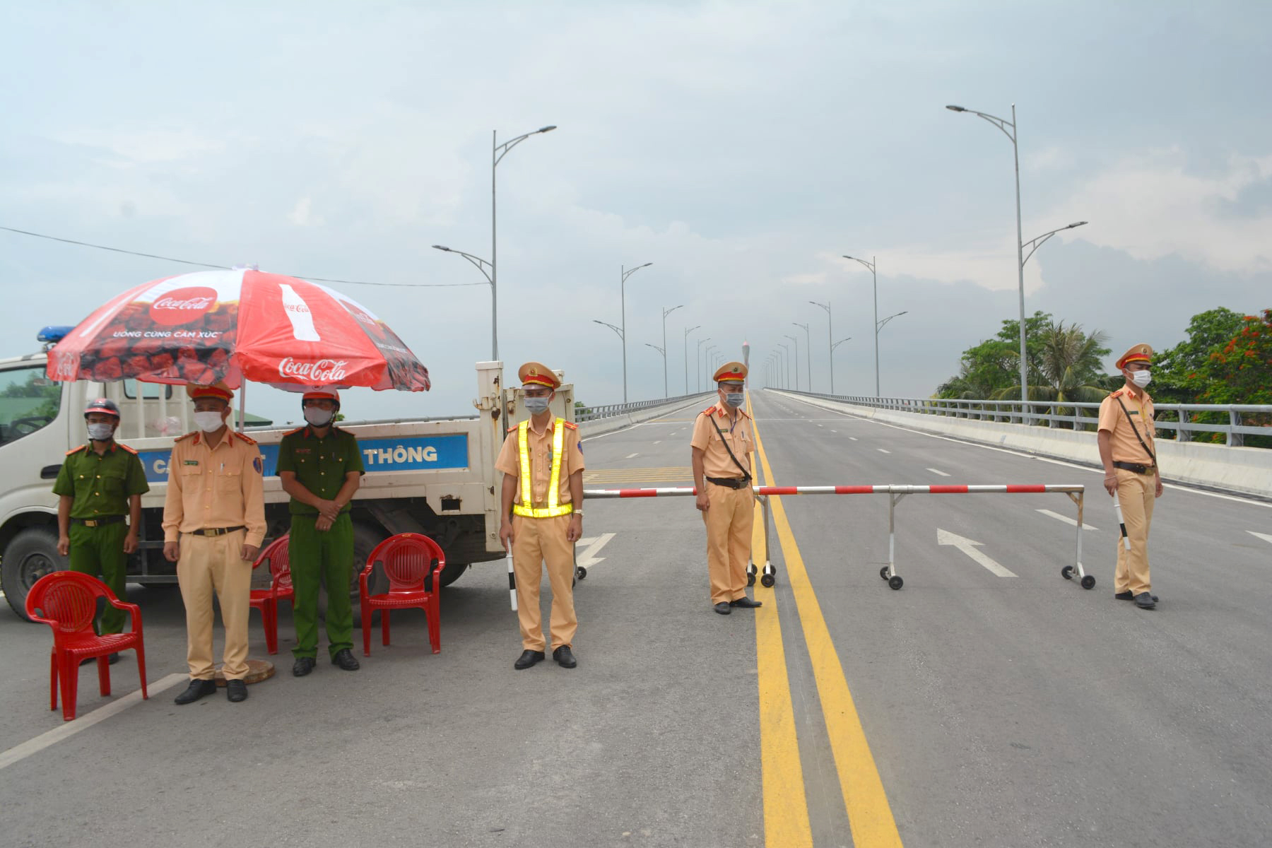 Công an Nghệ An lập chốt kiểm soát người ra vào ở giáp ranh 2 tỉnh Nghệ An, Hà Tĩnh