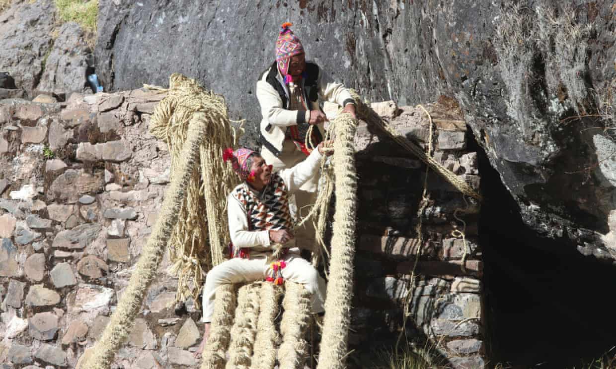 Kỹ thuật bện dây truyền thống của người dân địa phương ở đây đã được UNESCO vinh danh - Ảnh: Reuters