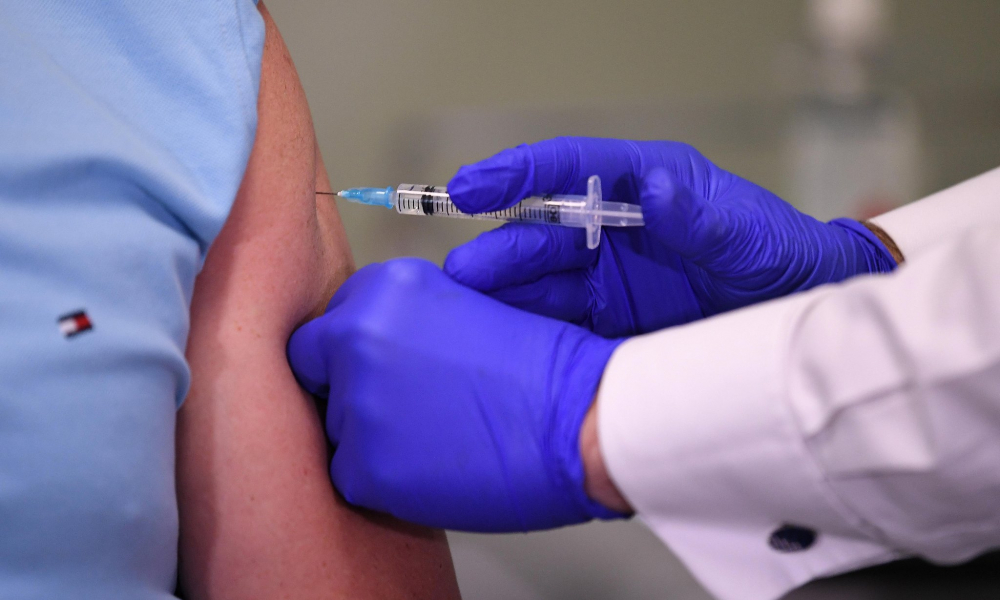 Người Úc dưới 40 tuổi đang được tiêm vắc-xin Pfizer hoặc AstraZeneca ngay cả ở những bang chương trình này chỉ dành cho những người lớn tuổi - Ảnh: AAP