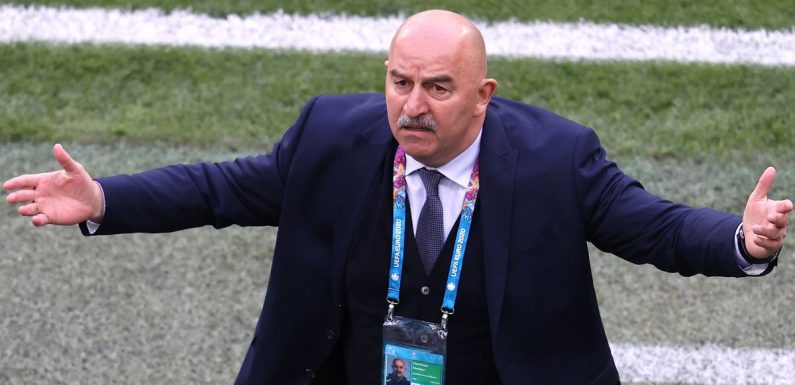 Stanislav Cherchesov cấm các người đẹp tiếp cận cầu thủ tại phong thay đồ trong khuôn khổ giải Euro 2020