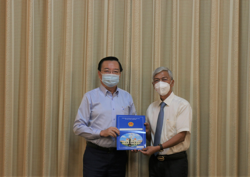 Phó Chủ tịch UBND TPHCM Võ Văn Hoan đánh giá ông Lê Hồng Sơn là một cán bộ quản lý giáo dục giàu tâm huyết và sẽ tiếp tục phát huy những kinh nghiệm của mình trong công tác mới tại Thành ủy TPHCM.