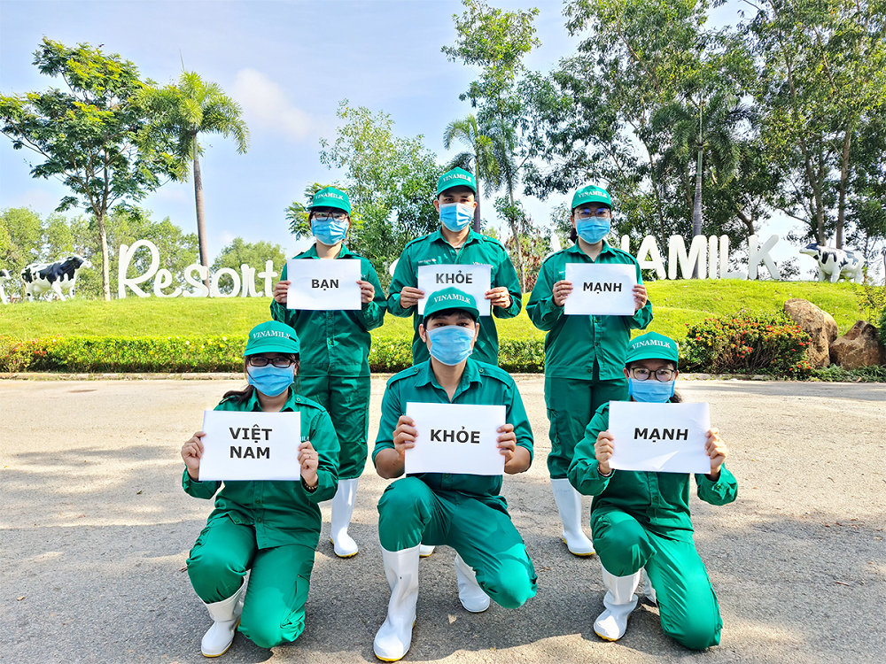 Thông điệp “Bạn khỏe mạnh, Việt Nam khỏe mạnh” được hưởng ứng bởi các nhân viên Vinamilk trên cả nước trong ngày khởi động chiến dịch. Ảnh: Vinamilk